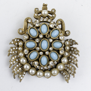 lot 148 image: Hattie Carnegie Turquoise Glass and Rhinestone Brooch