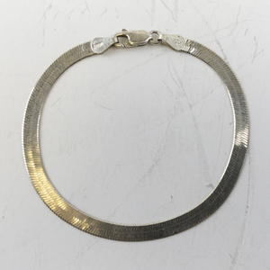 lot 152 image: Classic Sterling Silver Herringbone Bracelet