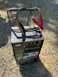 lot 24 image: Schauer FC-40 20040 Amp Battery Charger & Starter