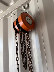 lot 28 image: Ironton Manual Chain 1100lb Hoist