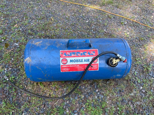 lot 30 image: American Products Mobile Air Tank with Hose