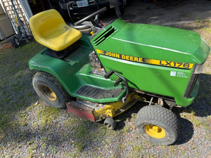 lot 31 image: John Deere LX176 Riding Lawn Tractor with 14 HP Engine