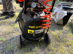 lot 65 image: Brute 10 Gallon Air Compressor 125 PSI with Wheels