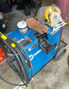 lot 128 image: Miller Welding Machine