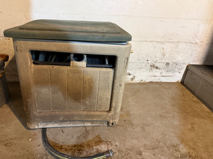 lot 136 image: Garden Hose Reel Box with Lid and Hose Storage