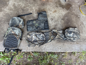 lot 144 image: Camo Hunting Gear Set for ATV