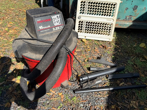 lot 180 image: Craftsman 16 Gallon WetDry Vacuum 2.25 HP with Attachments