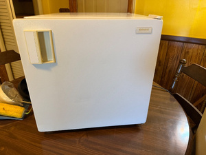 lot 181 image: Kenmore Compact Mini Fridge with Adjustable Shelf