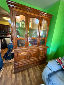 lot 184 image: Large Wooden China Cabinet with Glass Display