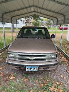 lot 5A image: Chevrolet S10 Pickup Truck