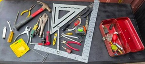 lot 01 image: Assortment of tools
