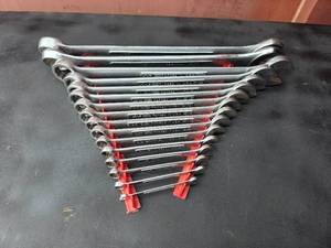 lot 05 image: 16-Piece CRAFTSMAN Wrench set with holders  Up to 1-38 