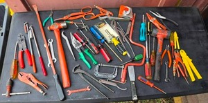 lot 07 image: Assortment of Tools