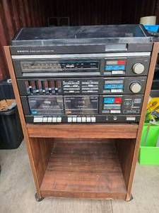 lot 17 image: 1980s Sanyo GXT-280 Stereo Music System