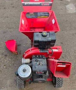 lot 31 image: 8-Hp MTD ChipperShredder  Dry gas tank Great Shape