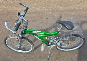 lot 32 image: NEXT 21-gear Break Point Mountain Bike.