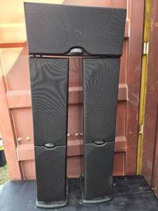 lot 35 image: 2 Polk Audio RT600i floor standing tower speakers and 1 Polk Audio CS400i center channel speaker.