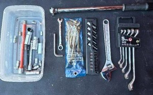lot 43 image: Assorted sockets, wrenches, and craftsman torque wrench