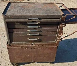 lot 57 image: Vintage Kennedy machinists rolling tool cabinet