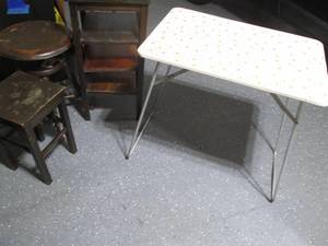 lot 84 image: Gorgeous vintage Clawfoot 2-tier en...