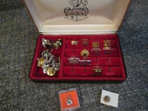lot 113 image: Vintage Mens jewelry box containin...