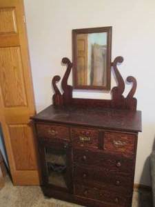 lot 115 image: Vintage Tigers-Eye style wood chest...