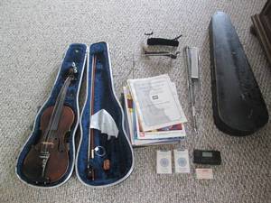 Vintage Fiddle in hardside case wit...