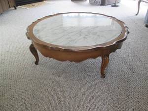 lot 7 image: Vintage 42 Scalloped edge Wood cla...