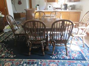lot 15 image: Vintage dark wood Clawfoot dining t...