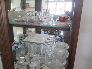 lot 18 image: Vintage personal care products, Lef...