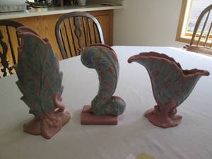 lot 20 image: Royal Haeger Potteries vase trio (o...