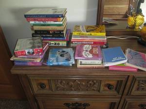 lot 31 image: Medical type books, note pads and m...