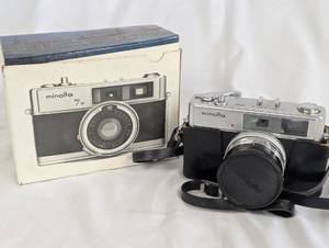 lot 9 image: Minolta Hi-Matic 7s 35mm Camera
