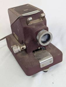 lot 10 image: Standard Projector Model 333