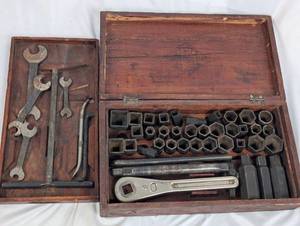 lot 11 image: Vintage Frank Mossberg Co. Tool Set