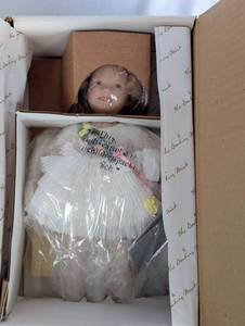 lot 31 image: Shirley Temple Baby Take a Bow Doll