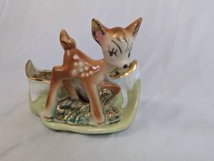lot 45 image: Shawnee Pottery Deer Planter with 23K Gold Accents