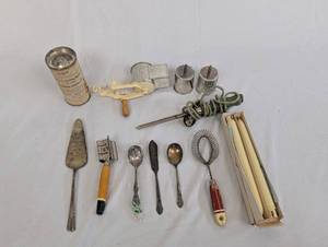 lot 67 image: Vintage Kitchen and Household Items Collection