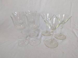 lot 71 image: Set of 8 Clear Glass Stemware