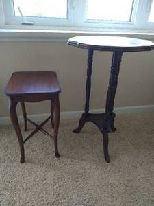 lot 8 image: (2) Small Wood Vintage Tables