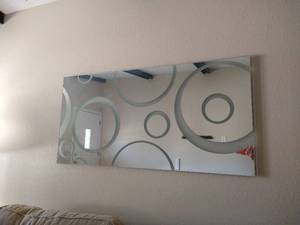lot 18 image: Neat Wall Mirror