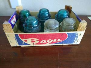 lot 25 image: Antique Insulator Lot