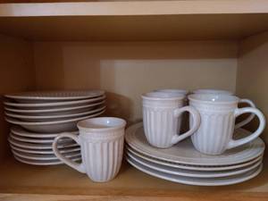 lot 31 image: Shelf of Gibson Stoneware