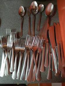 lot 32 image: Gibson Flatware & Serving Pieces