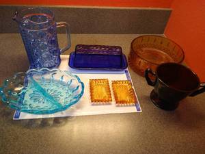 lot 36 image: Pretty Colored Glassware Lot