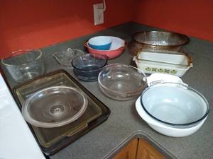 lot 39 image: Large Lot of Pyrex, Fireking, Etc