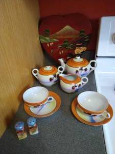 lot 40 image: Hand Painted Tea Set With S&P
