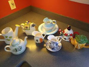 lot 42 image: Various Pitchers & Teapots