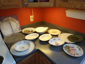 lot 44 image: Miscellaneous Platters & Serving Bowls