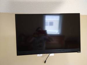 lot 51 image: Vizio 28 TV
